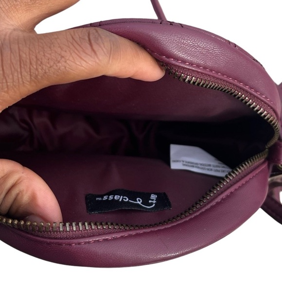 Art Class Crossbody Bag Burgundy - Picture 6 of 6